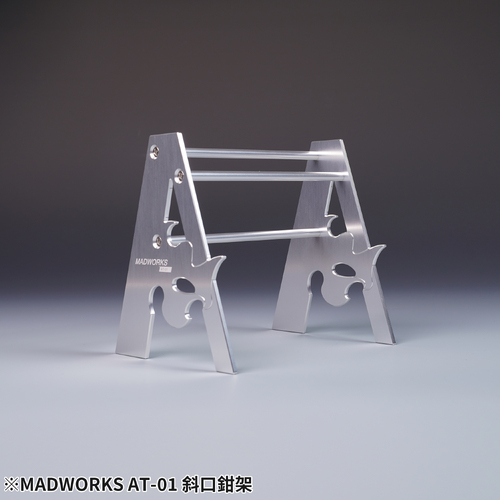 Madworks Mad Nippers Stand (Alumimum Color)